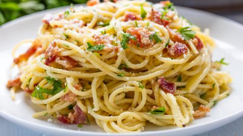 A bowl of spaghetti carbonara